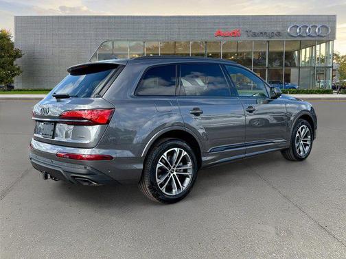 2026 Audi Q7 45 Premium