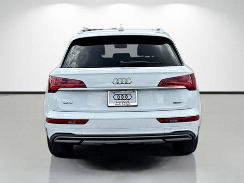 Arkona White 2024 Audi Q5 40 Premium