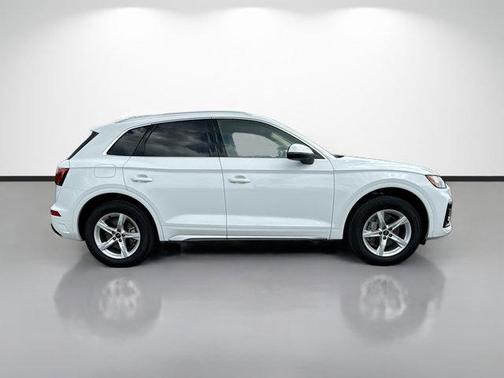 Arkona White 2024 Audi Q5 40 Premium