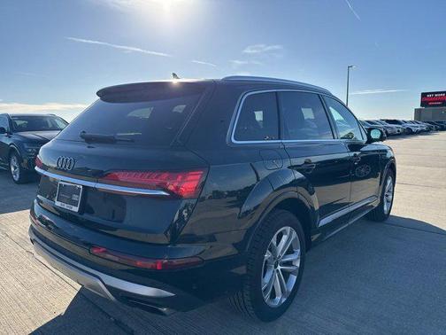 2025 Audi Q7 55 Premium Plus