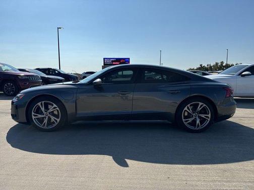 2023 Audi e-tron GT Premium Plus quattro