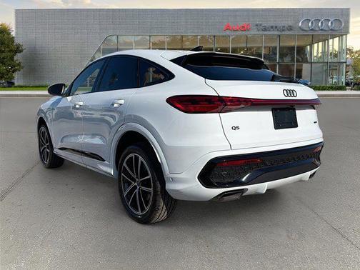 Glacier White Metallic 2026 Audi Q5 Sportback Premium Plus TFSI quattro S tronic