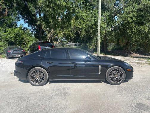 2023 Porsche Panamera 4