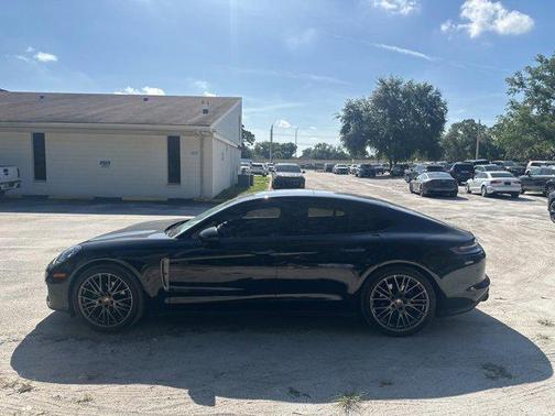 2023 Porsche Panamera 4
