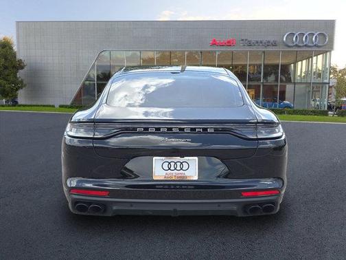 2023 Porsche Panamera 4