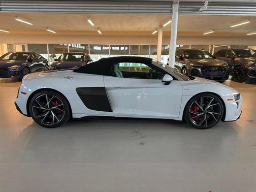 Suzuka Gray Metallic/Black Roof 2023 Audi R8 V10 performance RWD S tronic