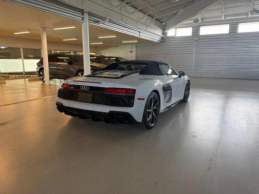 Suzuka Gray Metallic/Black Roof 2023 Audi R8 V10 performance RWD S tronic
