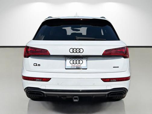 Glacier White Metallic 2023 Audi Q5 e 55 S line Prestige
