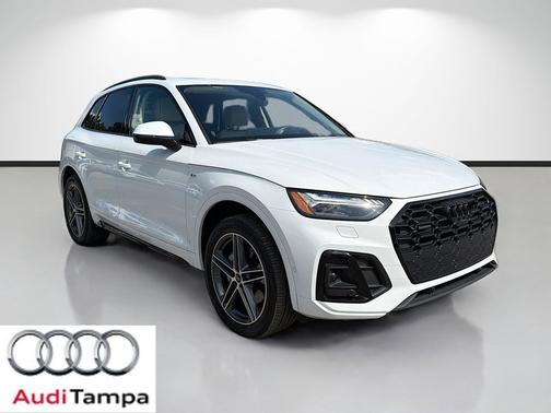 Glacier White Metallic 2023 Audi Q5 e 55 S line Prestige
