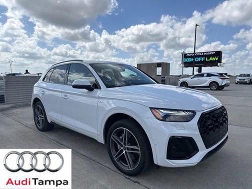 Glacier White Metallic 2023 Audi Q5 e 55 S line Prestige