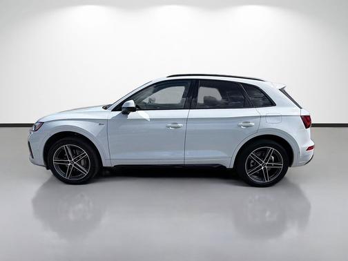 Glacier White Metallic 2023 Audi Q5 e 55 S line Prestige
