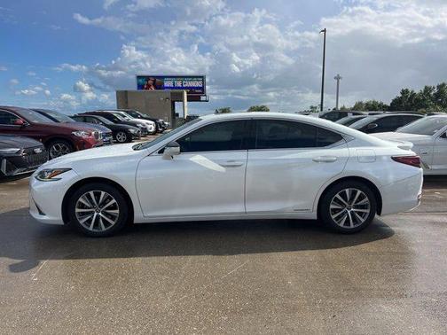 2021 Lexus ES 300h Base