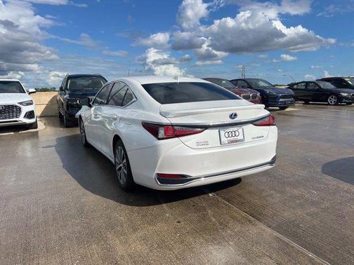 2021 Lexus ES 300h Base