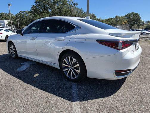 2021 Lexus ES 300h Base
