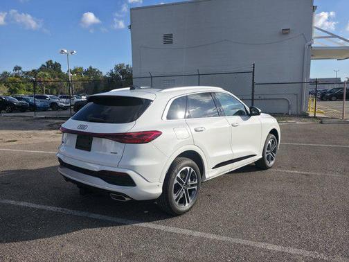 2025 Audi Q5 Premium TFSI quattro S tronic