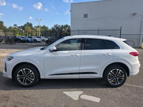 2025 Audi Q5 Premium TFSI quattro S tronic