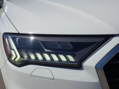 2024 Audi Q7 55 Premium Plus