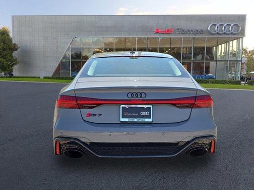 2023 Audi RS 7 4.0T