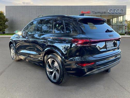 2025 Audi Q6 e-tron Premium quattro