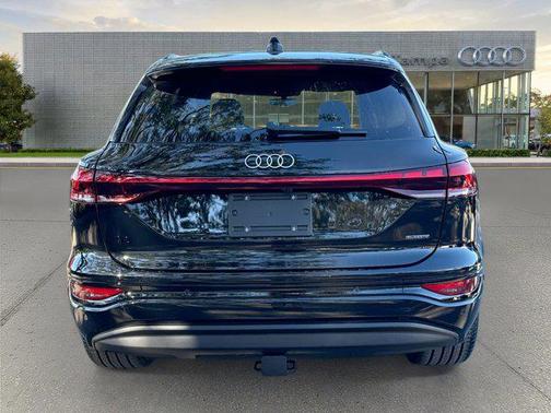 2025 Audi Q6 e-tron Premium quattro