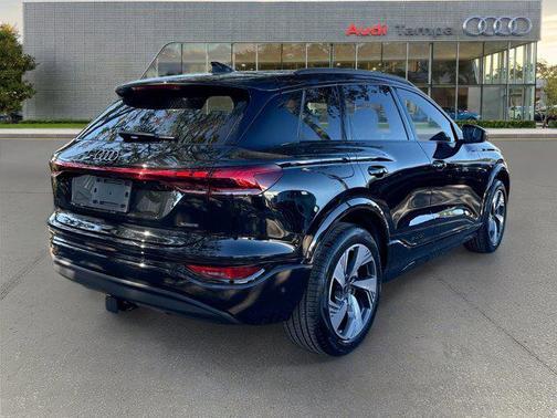 2025 Audi Q6 e-tron Premium quattro