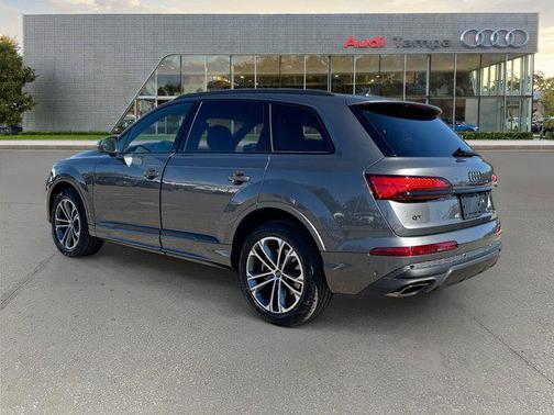 2026 Audi Q7 45 Premium Plus