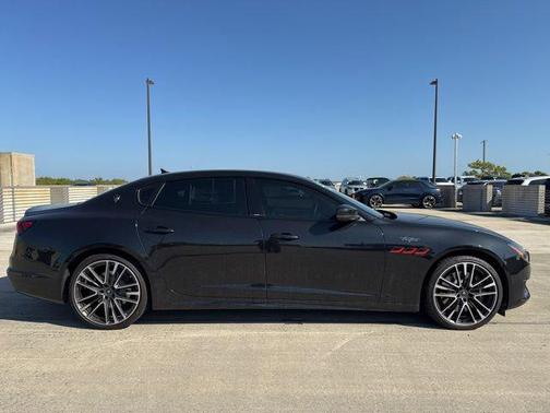 2022 Maserati Quattroporte Trofeo