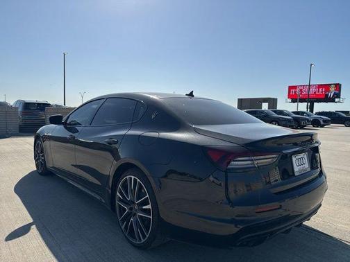 2022 Maserati Quattroporte Trofeo