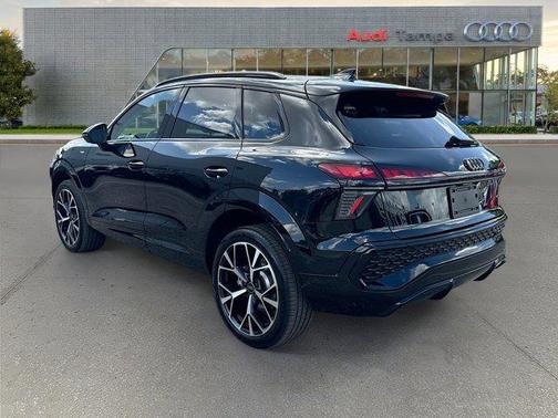 Mythos Black Metallic 2026 Audi Q3 S line