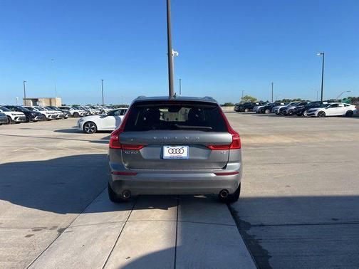 2021 Volvo XC60 T5 Momentum