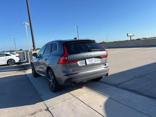 2021 Volvo XC60 T5 Momentum