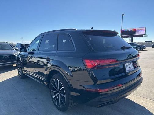 2025 Audi Q7 45 Premium Plus