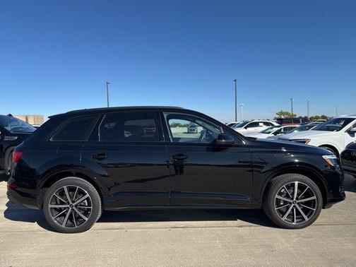2025 Audi Q7 45 Premium Plus
