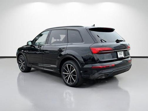 2025 Audi Q7 45 Premium Plus