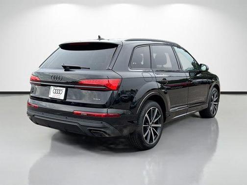 2025 Audi Q7 45 Premium Plus