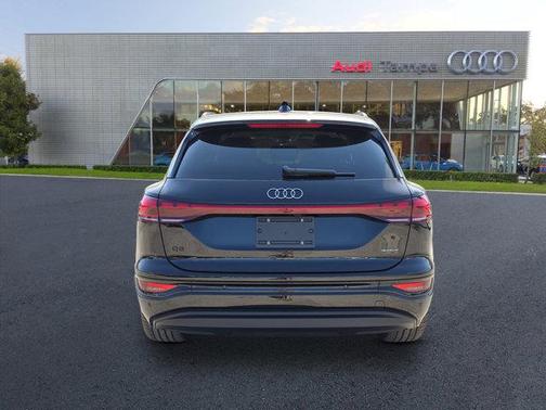 2025 Audi Q6 e-tron Premium Plus quattro