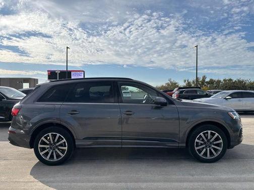 2024 Audi Q7 45 Premium Plus
