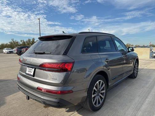 2024 Audi Q7 45 Premium Plus