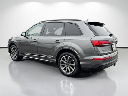 2024 Audi Q7 45 Premium Plus