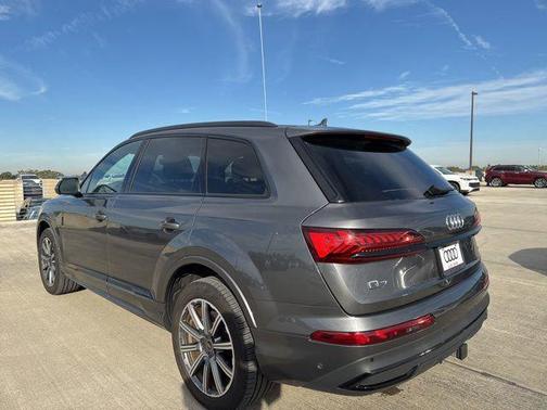 2024 Audi Q7 45 Premium Plus