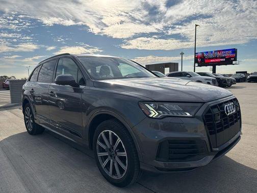 2024 Audi Q7 45 Premium Plus