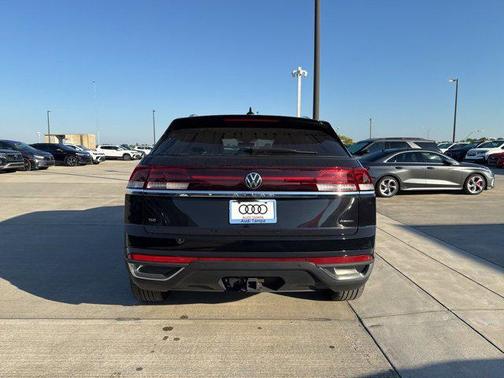 2024 Volkswagen Atlas Cross Sport 2.0T SE w/Technology 4MOTION