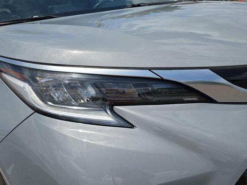 2023 Toyota Sienna XSE 7 Passenger