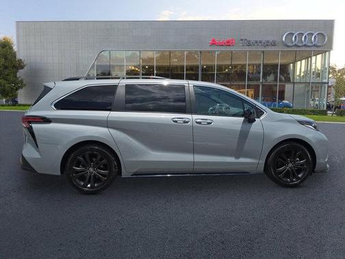2023 Toyota Sienna XSE 7 Passenger