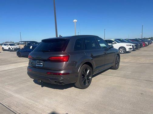2025 Audi Q7 55 Premium Plus