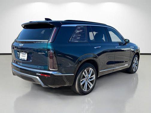 2026 Cadillac VISTIQ Luxury