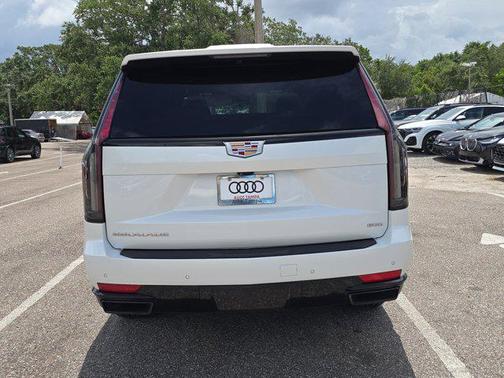 2022 Cadillac Escalade Sport