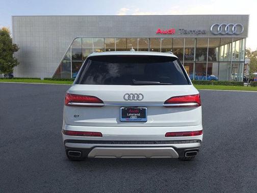 2025 Audi Q7 45 Premium