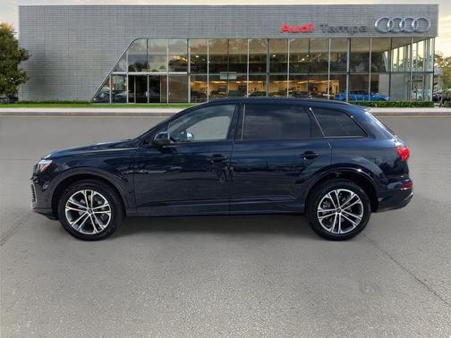 Waitomo Blue Metallic 2026 Audi Q7 45 Premium Plus