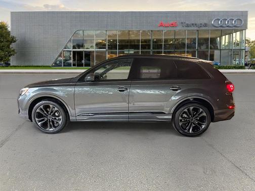 Daytona Gray Pearl Effect 2026 Audi Q7 55 Premium Plus